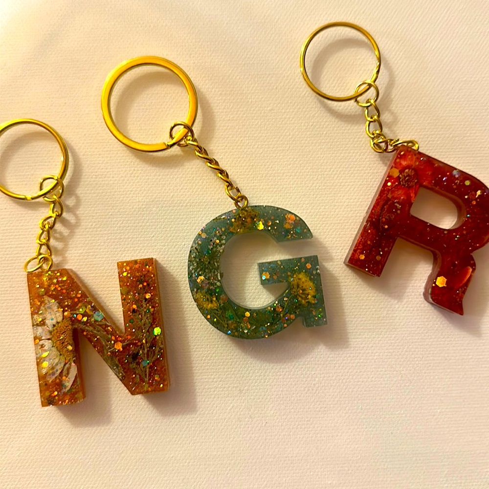 Handmade Resin Keychains (Letters) - Picture 3 of 3